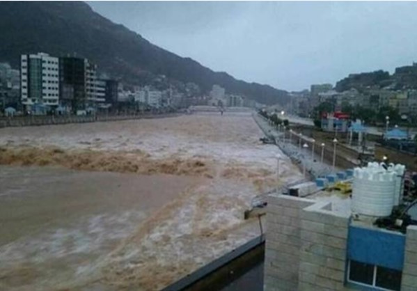 Ο Τροπικός Κυκλώνας "Chapala» έκανε την προσέγγιση στην Υεμένη.